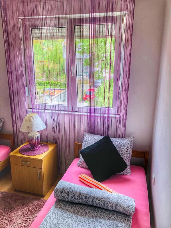 Twin Room with Shared Bathroom image 2