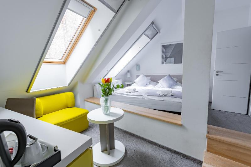 Standard King Room image 1