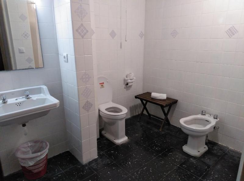 Standard Twin Room image 4