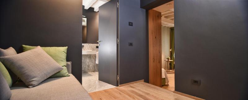 Exclusive Triple Room with canal view  image 4