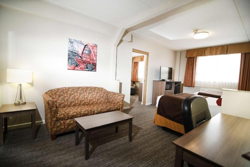 Two-Room Suite with Three Double Beds - Non-Smoking image 3
