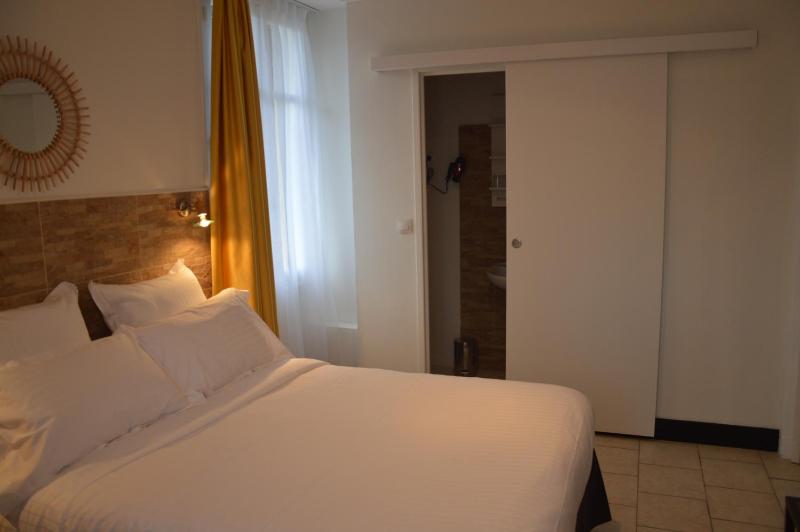 Double Room image 4