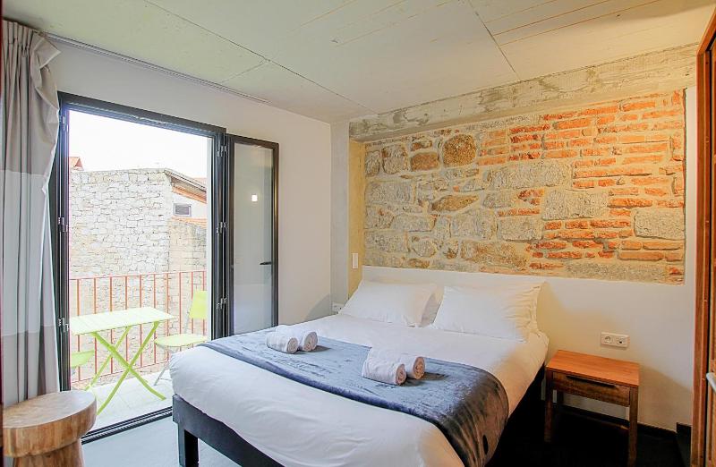 One-Bedroom Apartment image 4