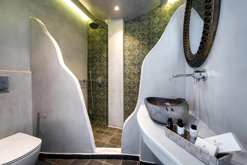 Superior Suite with Outdoor Hot Tub image 2