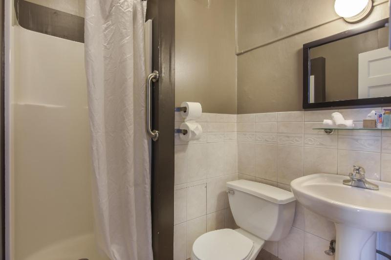 Moore Hotel - image 10