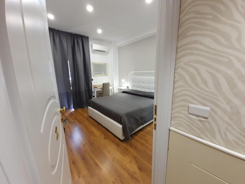 Double or Twin Room image 3