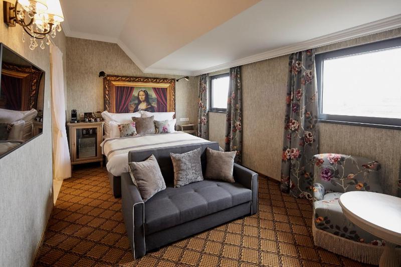 Mystery King Room with Sofa Bed image 1