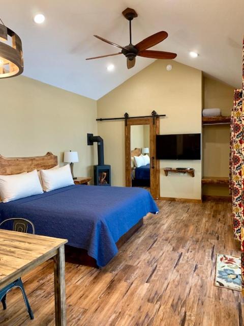 Studio Cabin image 2