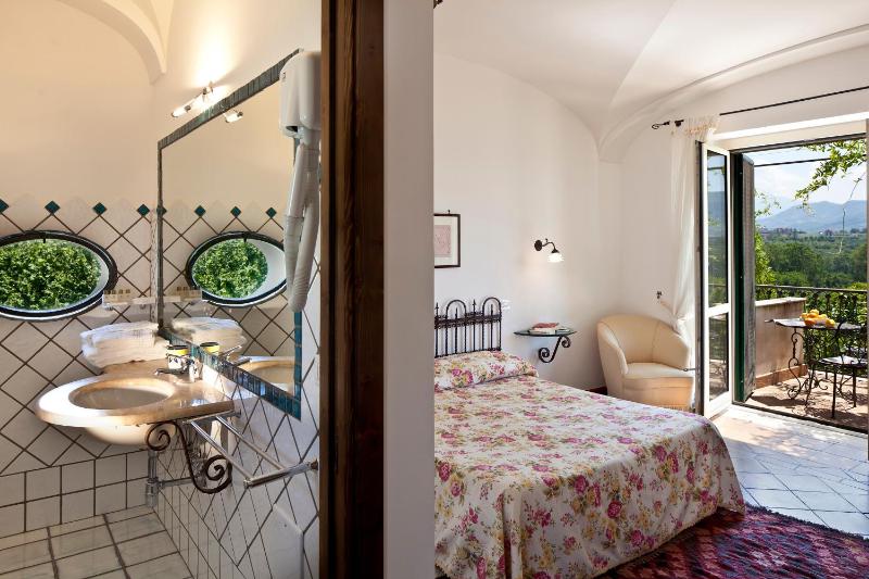 Superior Double Room image 4
