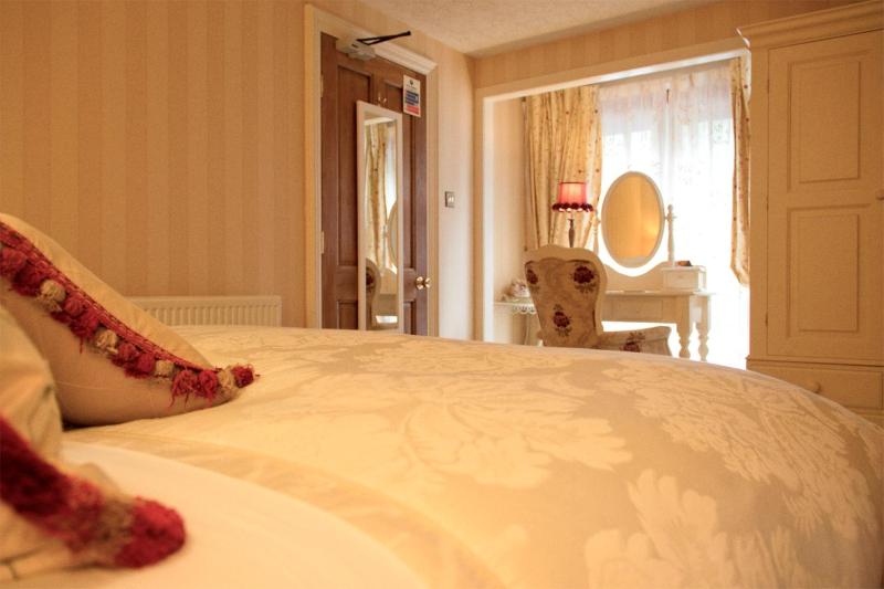 Classic Double or Twin Room image 1