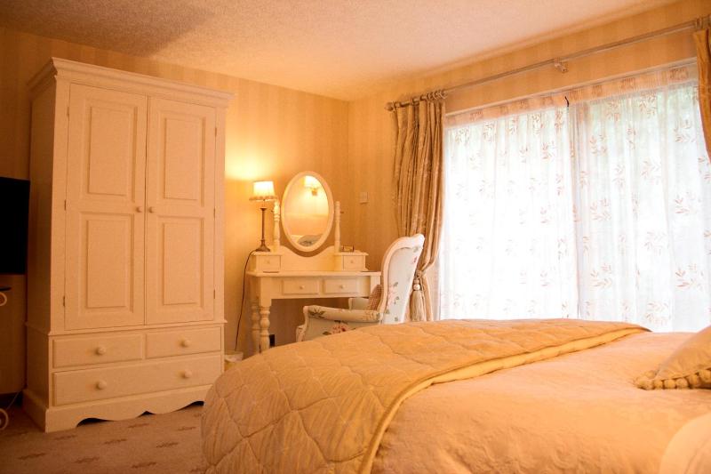 Classic Double or Twin Room image 2