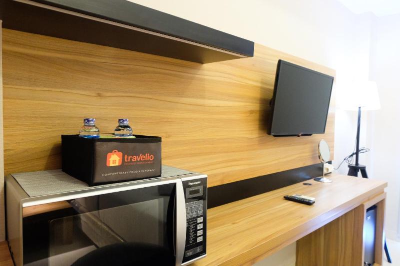 Modern Apartment Studio No Kitchen Mustika Golf Residence By Travelio - image 11