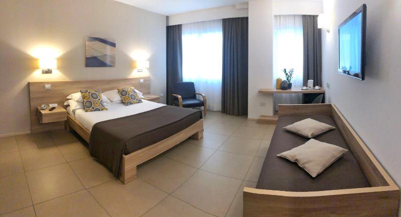 Triple Room with Disabled Access image 4