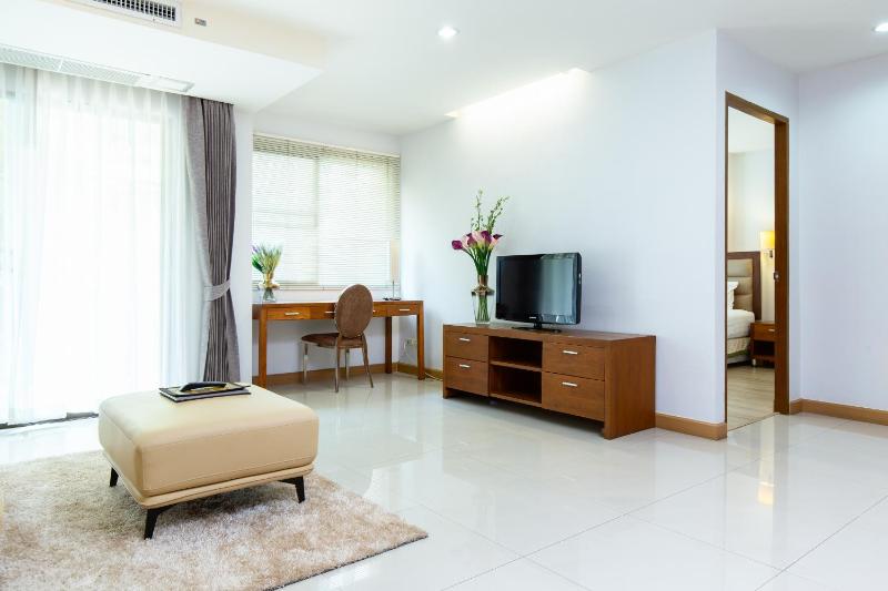 Lasalle Suites Hotel & Residence - image 3