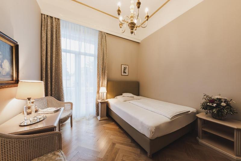 Single Room image 4