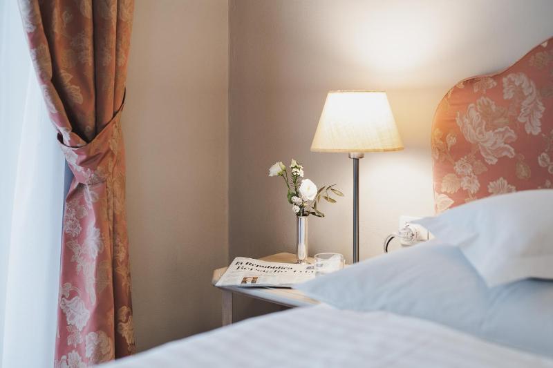Deluxe Double Room image 4