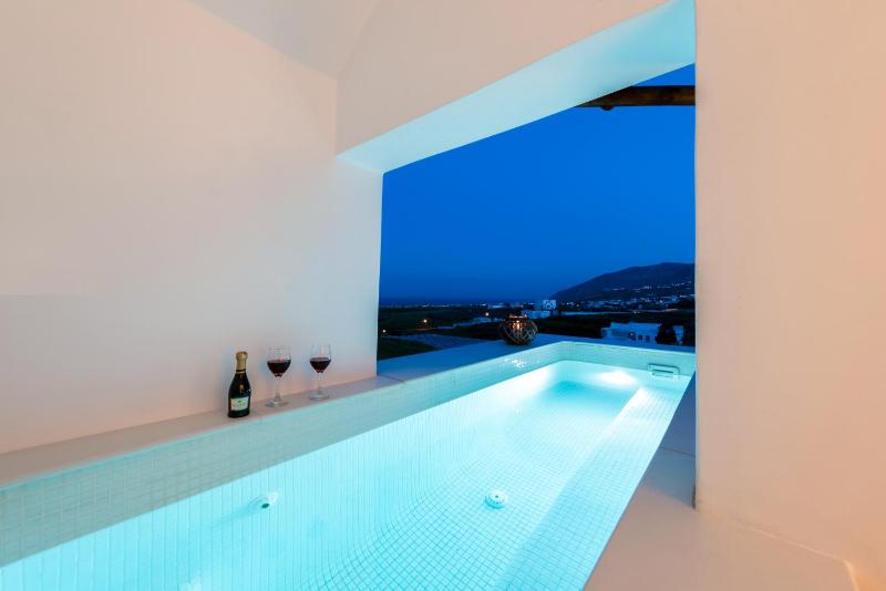 Executive Suite with Outdoor Hot Tub image 1