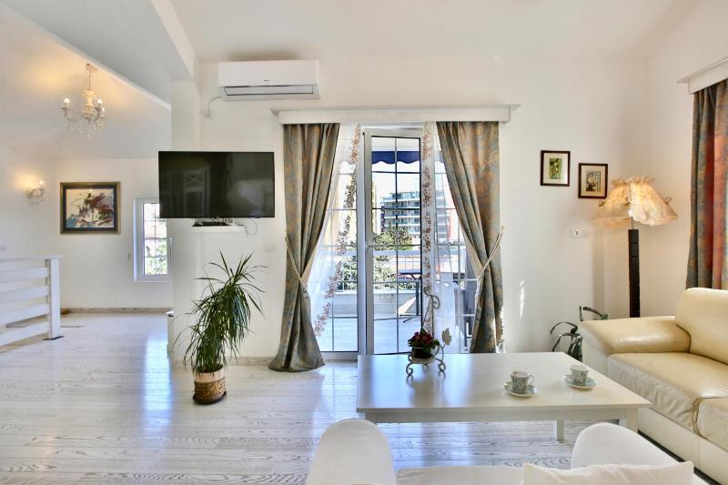 Deluxe Apartment image 2
