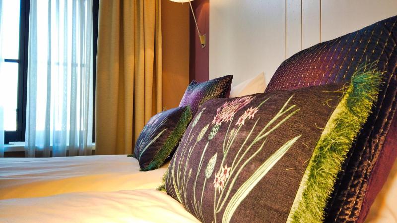 Twin Room with View image 3