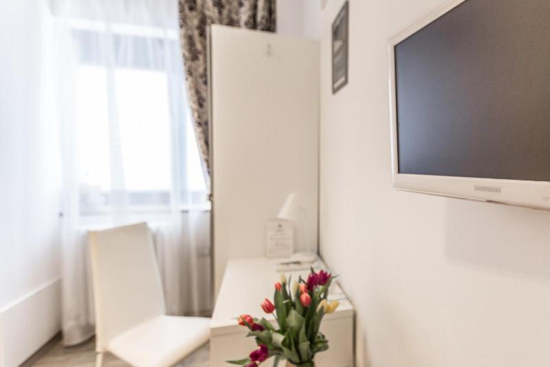 Single Room image 4