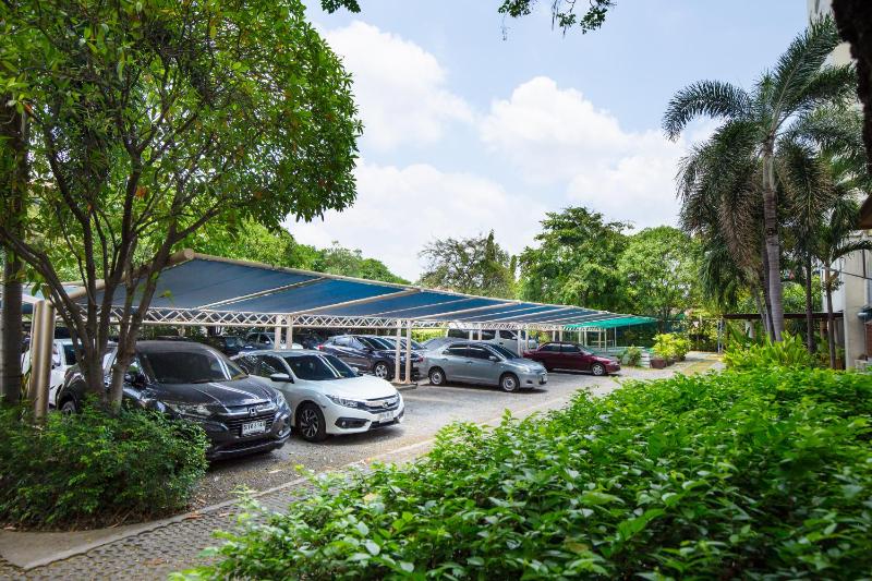 Lasalle Suites Hotel & Residence - image 7