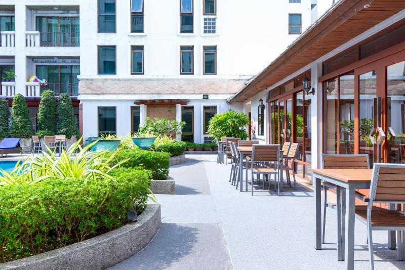 Lasalle Suites Hotel & Residence - image 6