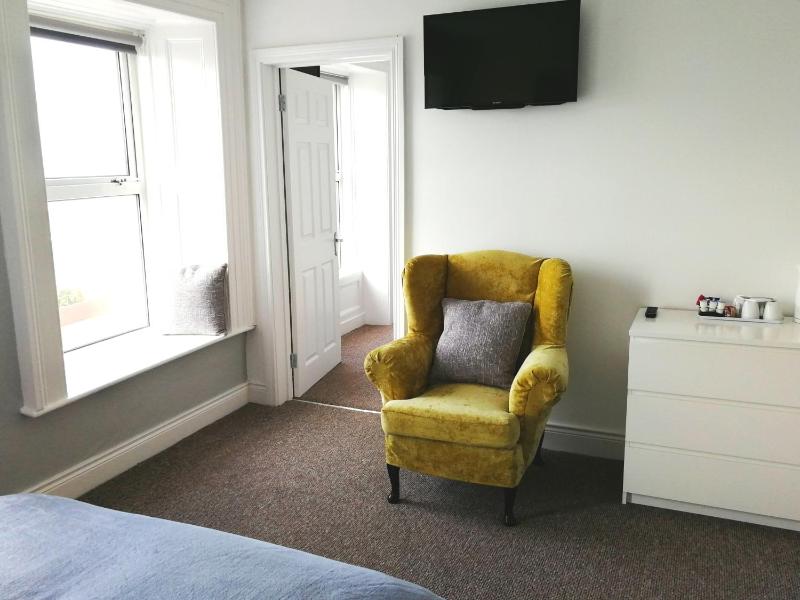 Deluxe Double Room with Sea View image 2