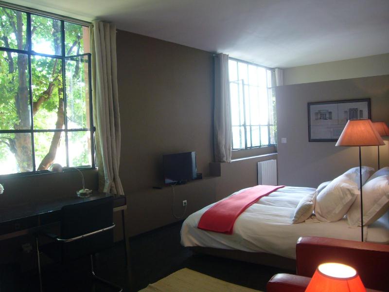 Suite with Garden View image 4