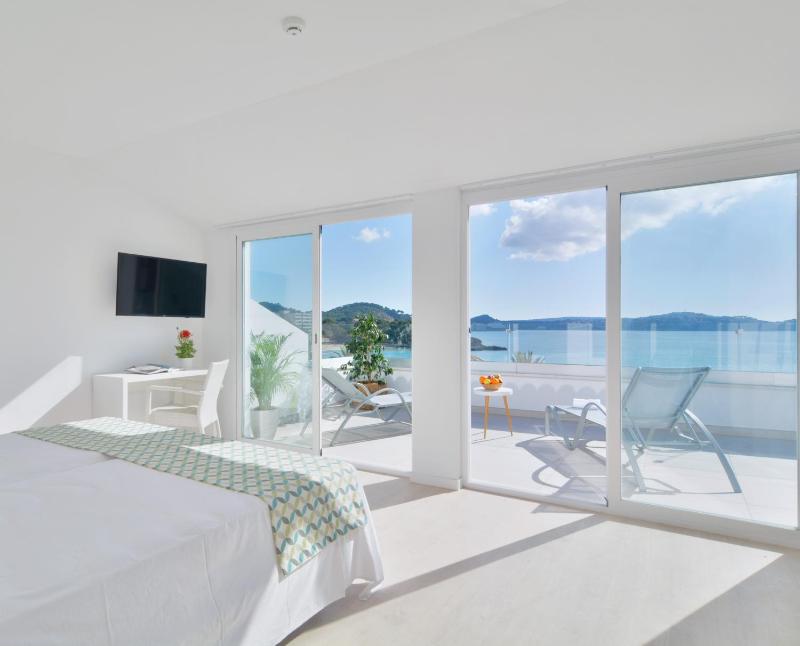 Junior Suite with Sea View image 1