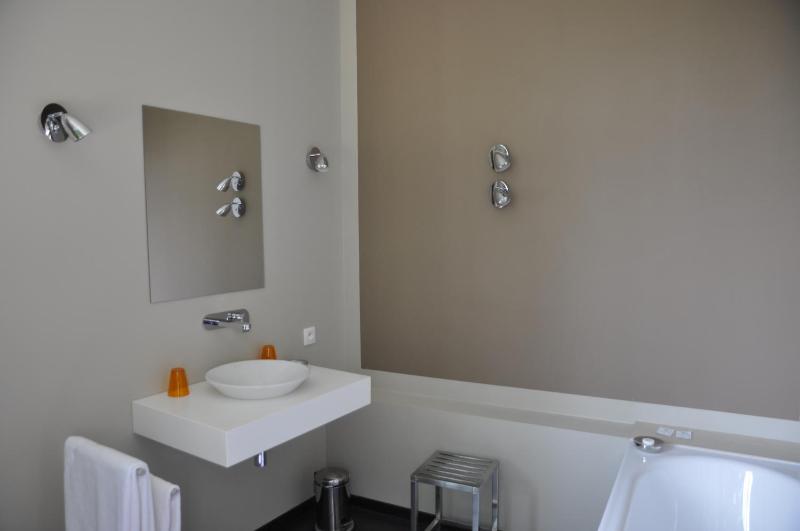 Suite with Garden View image 3