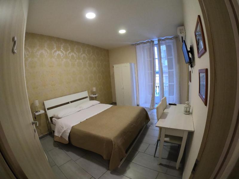 Double Room image 3