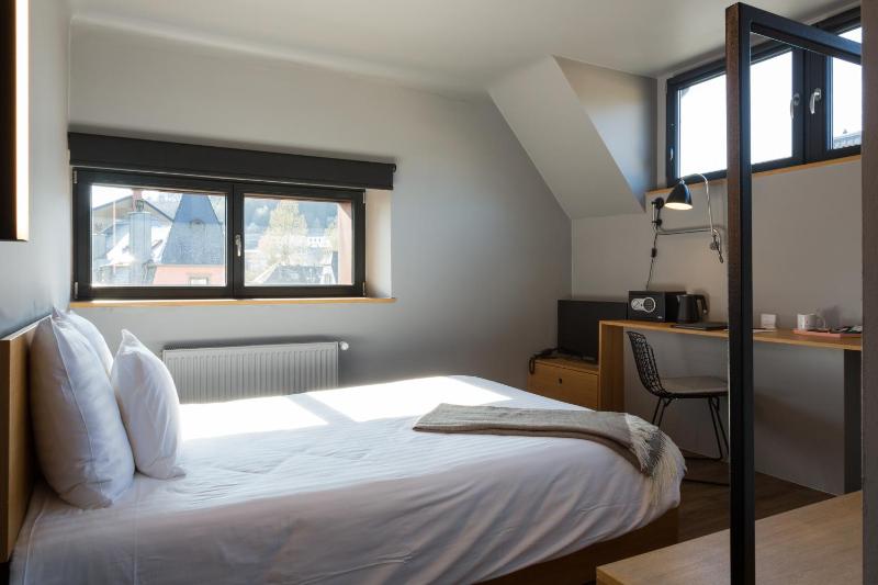 Small Double Room image 3