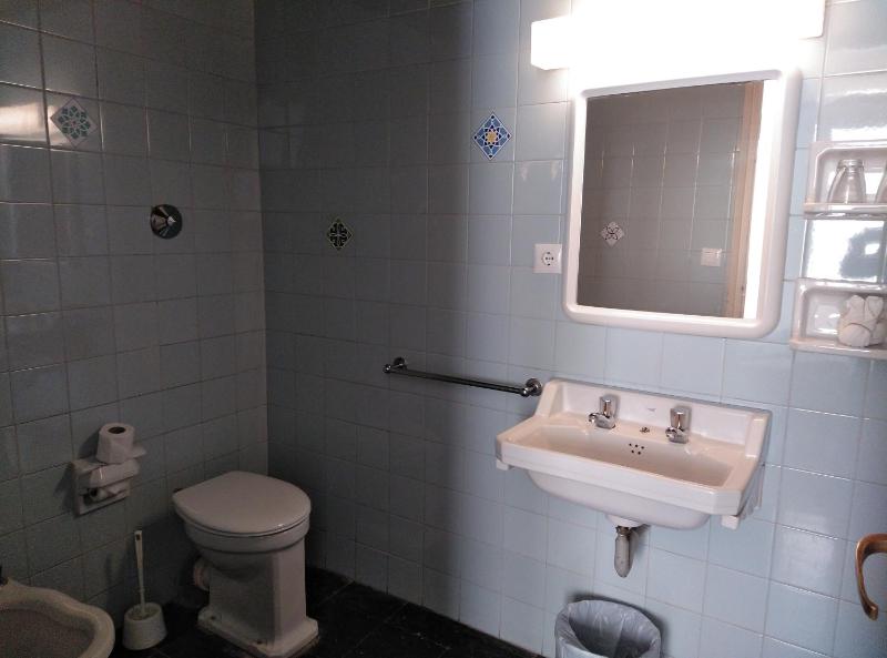 Standard Twin Room image 3