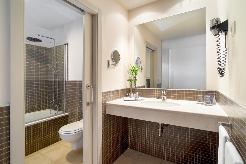 Double Room (2 Adults + 1 Child) image 2