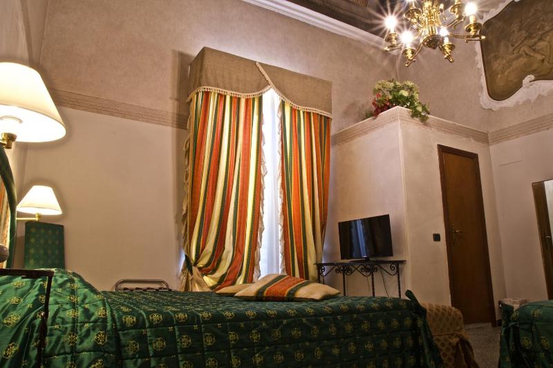 Quadruple Room image 4