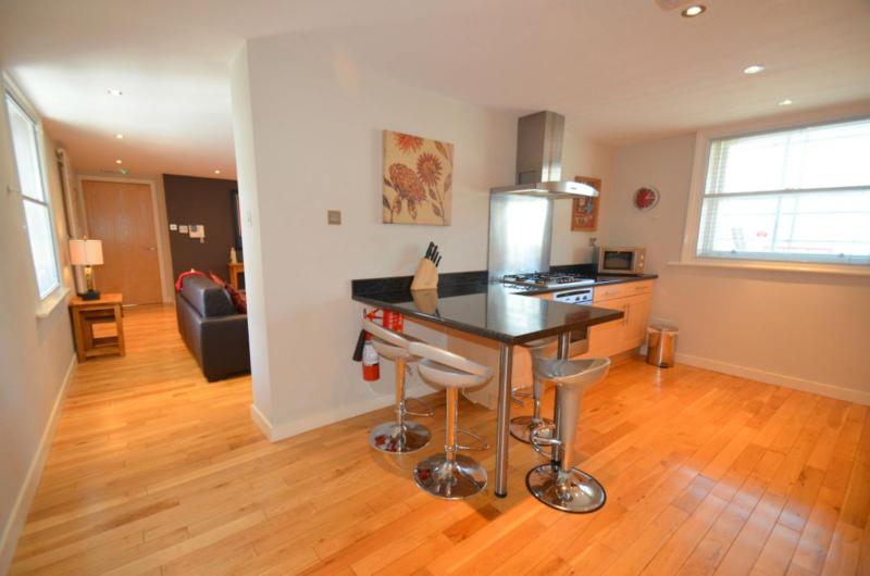 One-Bedroom Apartment image 2