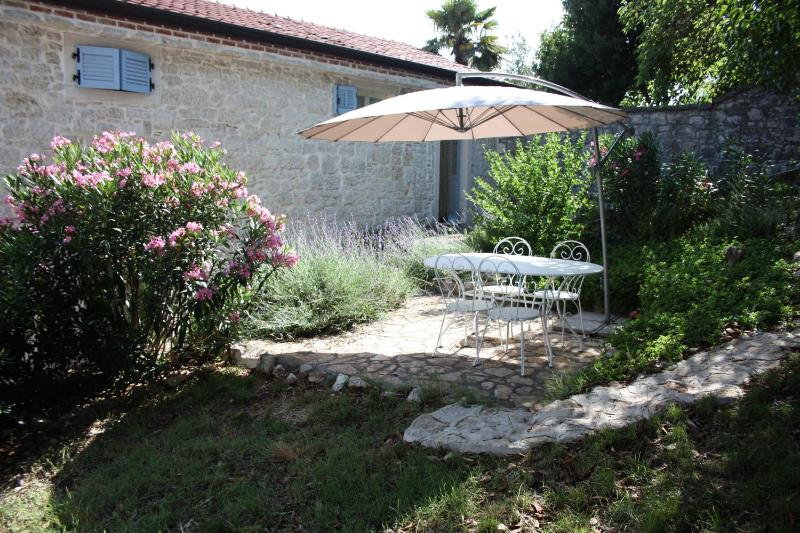 Apartment with Garden View image 4