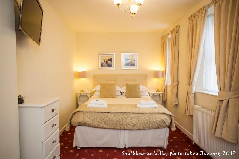 Superior Double Room image 3