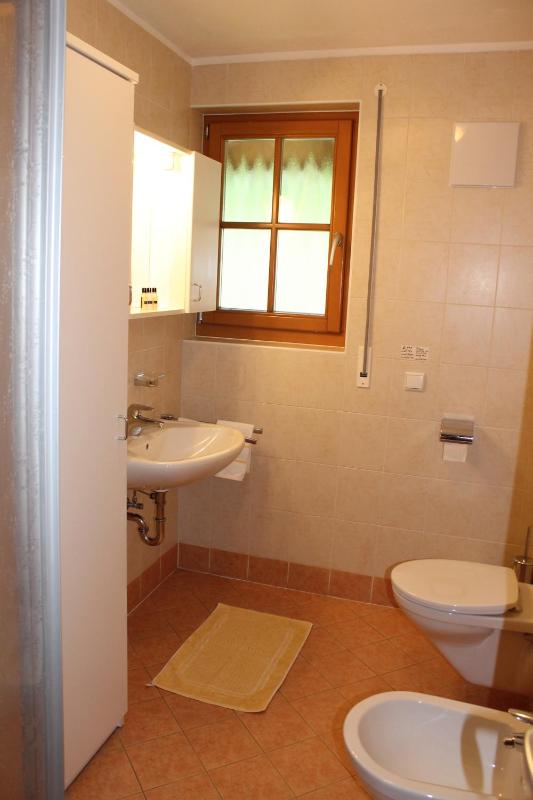 Small One-Bedroom Apartment with Balcony image 3
