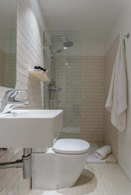 Cycling Package Premium Twin Room with Balcony and Side Sea View  image 2