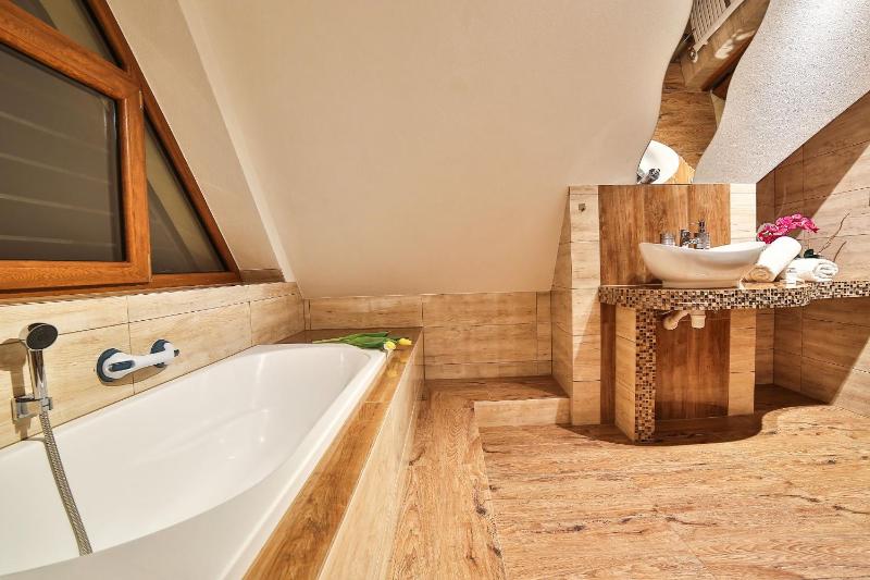 Deluxe Double Room with Bath image 4