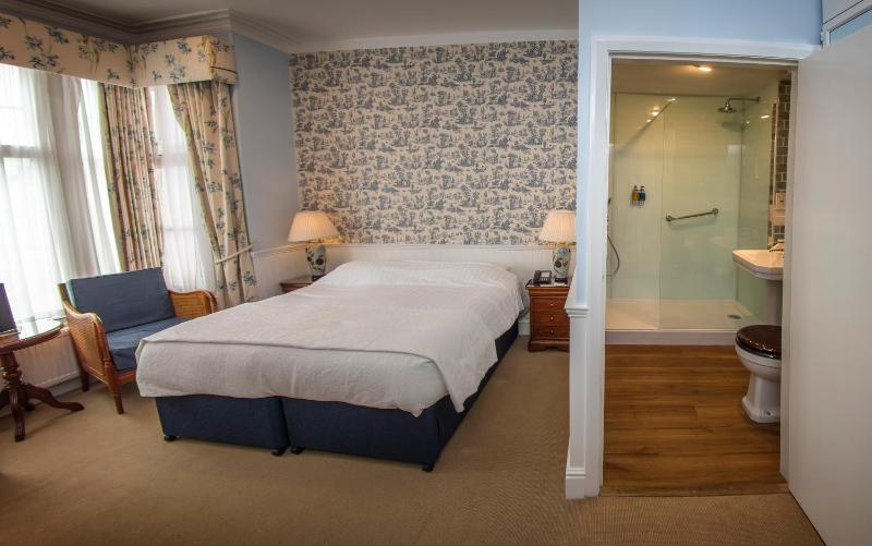 Superior Double Room image 3