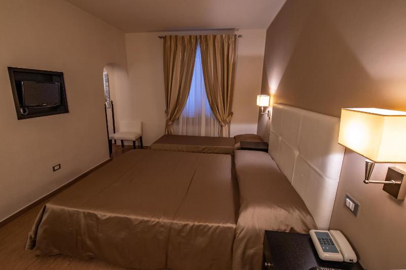 Superior Quadruple Room image 3