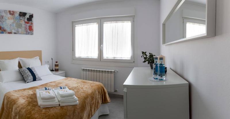 One-Bedroom Apartment image 3