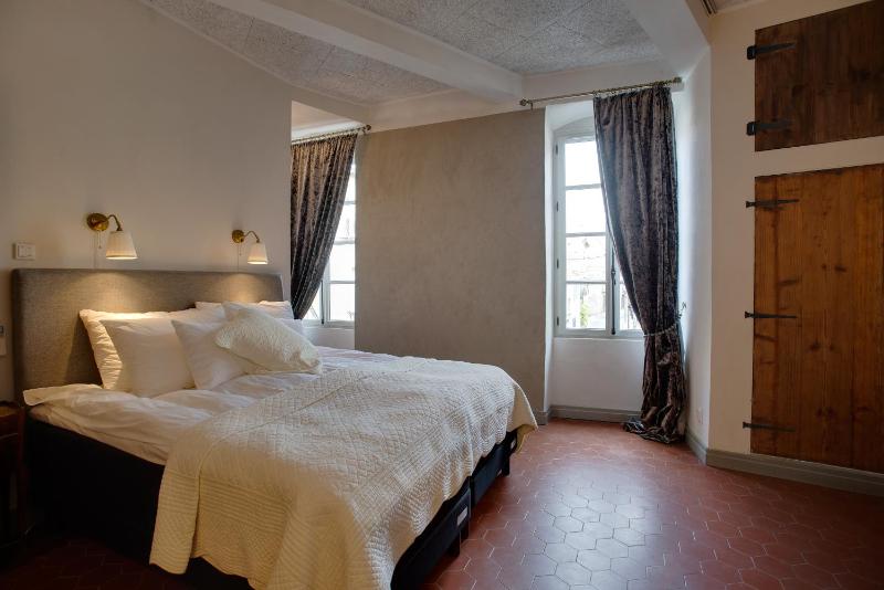 Deluxe Double Room image 2