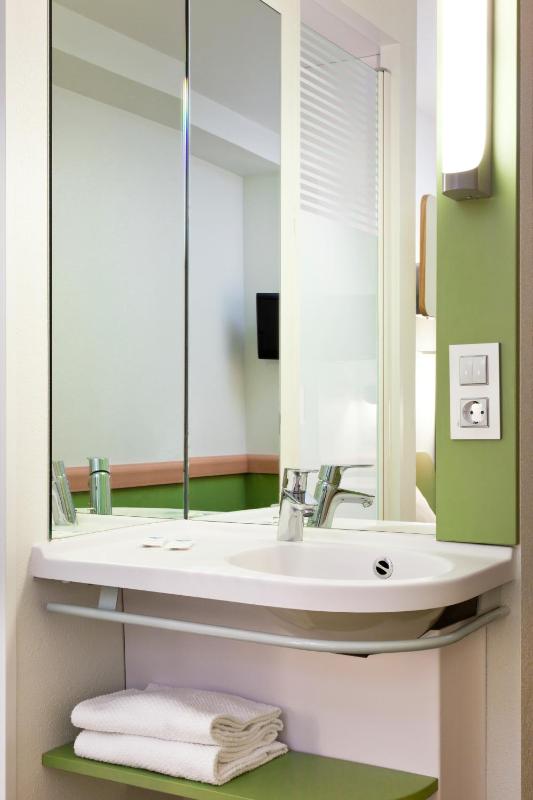 Twin Room image 3
