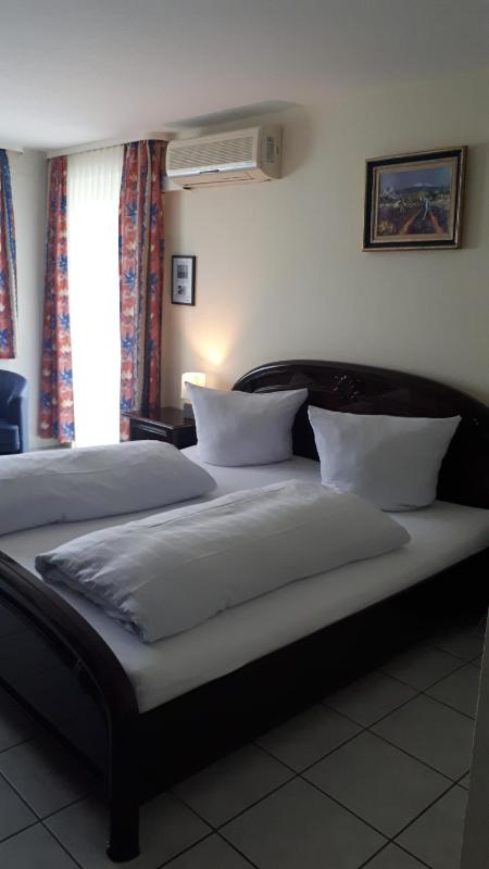 Double Room image 1
