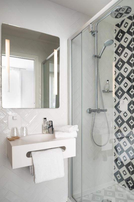 Standard Triple Room image 2