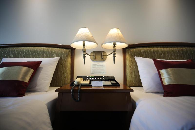 Deluxe Double or Twin Room image 3