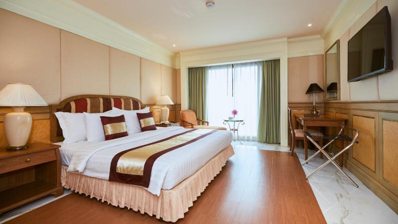 Executive Suite image 3